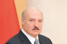Президент Беларуси Александр Лукашенко поздравил соотечественников с Днем Конституции