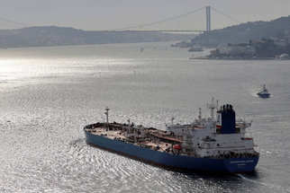 Турция потребует подтверждать страховку танкеров с нефтепродуктами
