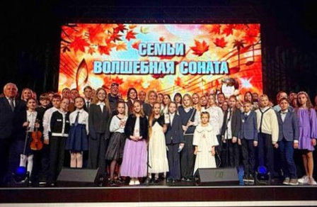 Семейная соната: дети работников «Полимира» и «Нафтана» подарили родителям душевный концерт 