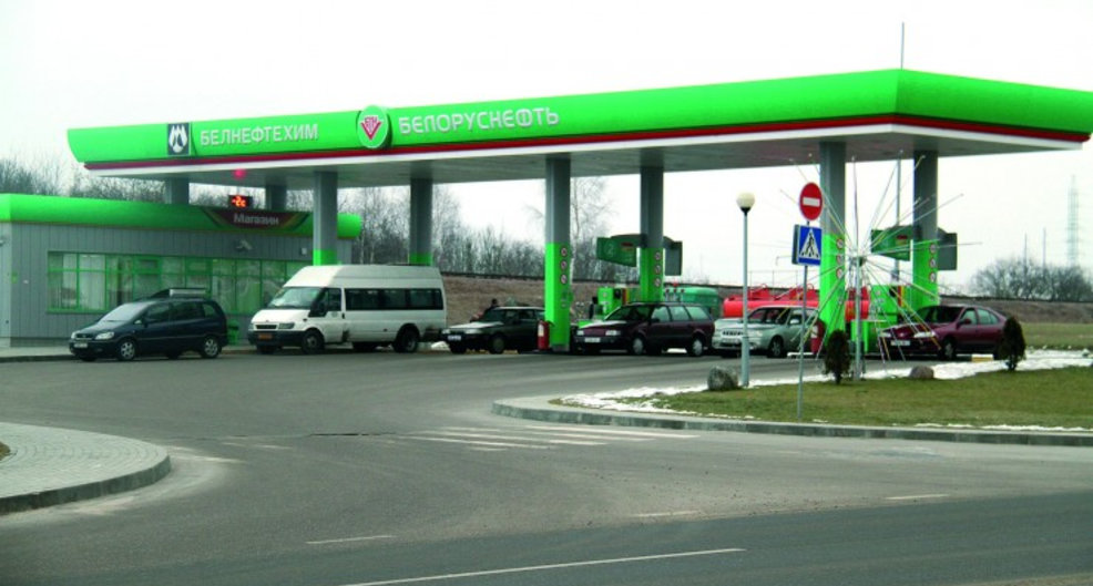 Цены на автомобильное топливо снова идут вниз