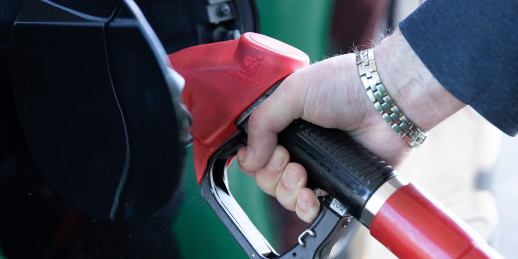 Цена на АИ-100: + 3 копейки