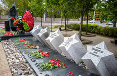 Представители концерна «Белнефтехим» почтили память жертв Великой Отечественной войны