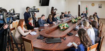 БЕЗ РЕЗКИХ ДВИЖЕНИЙ