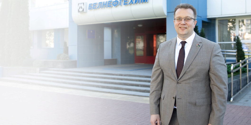 Поздравление председателя концерна «Белнефтехим» с Днем защитников Отечества и Вооруженных Сил Республики Беларусь