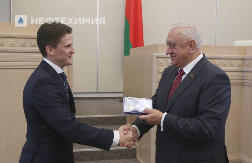 Памятным знаком Форума регионов Беларуси и России награжден генеральный директор ООО «Белнефтихим-РОС» Денис Тумаш