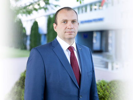 С Днем химика работников и ветеранов отрасли поздравляет Андрей Рыбаков