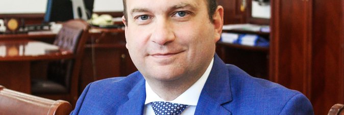 Председатель концерна «Белнефтехим» Андрей Рыбаков поздравляет с 8 Марта