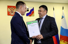Благодарности компаниям «Белоруснефть-Сибирь» и «Янгпур» вручил мэр  Губкинского