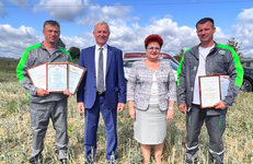 Первый трехтысячный намолот зерна — в СК «Логойский»