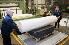 ИЗ НИТЕЙ — ШПАГАТ, ИЗ ПОЛИЭФИРА — ПОЛОТНА