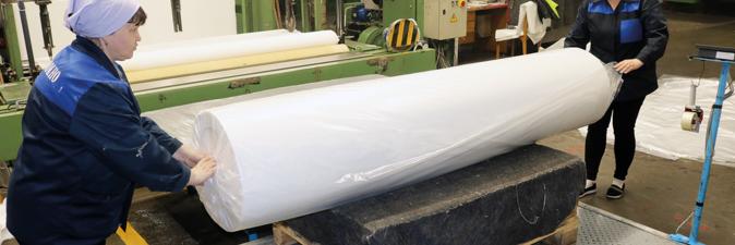 ИЗ НИТЕЙ — ШПАГАТ, ИЗ ПОЛИЭФИРА — ПОЛОТНА