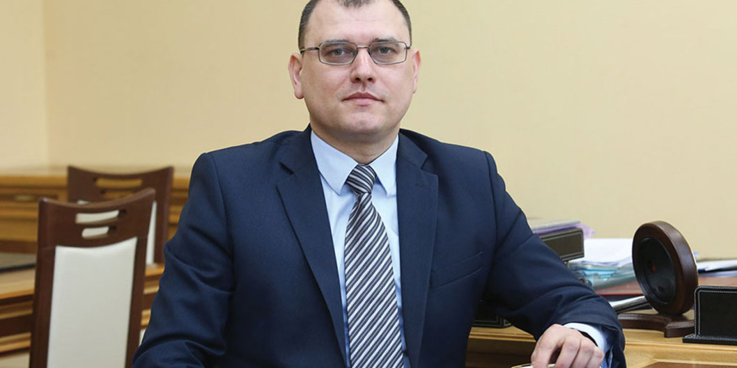 Заместитель Премьер-министра Республики Беларусь Виктор Каранкевич поздравляет работников и ветеранов нефтяной, газовой и топливной промышленности