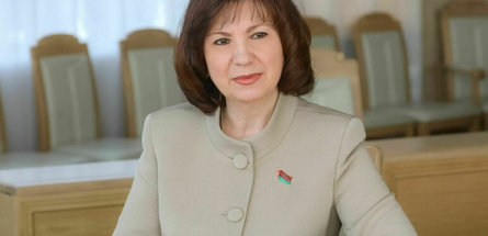 Наталья Кочанова поздравляет ОАО «Полоцк-Стекловолокно» с 65-летием