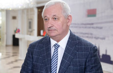 От имени Правительства Республики Беларусь с Днем химика работников отрасли поздравляет Петр Пархомчик