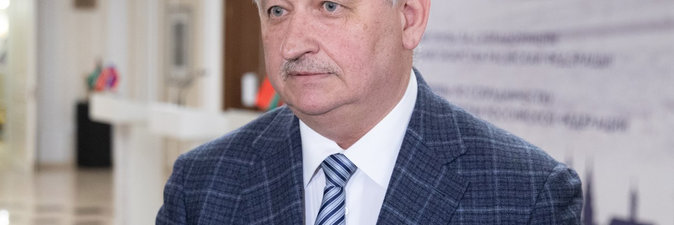 От имени Правительства Республики Беларусь с Днем химика работников отрасли поздравляет Петр Пархомчик