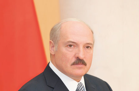 Александр Лукашенко поздравляет с Днем Независимости Республики Беларусь