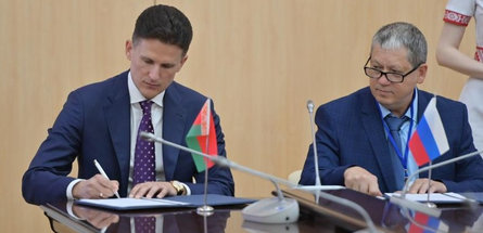 Подписаны контракты на поставку в Россию продукции белорусской нефтехимии на 10 млрд российских рублей