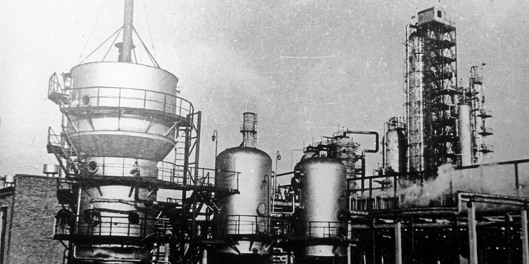 «Нафтану» — 60, или Истоки бензина времени