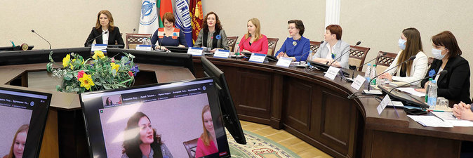 ЖЕНСКИЙ ДЕНЬ В ФЕВРАЛЕ 