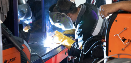 Самое жаркое соревнование: на старт вышли белорусские сварщики