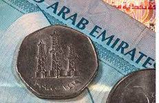 Индийские НПЗ начали платить за российскую нефть дирхамами ОАЭ