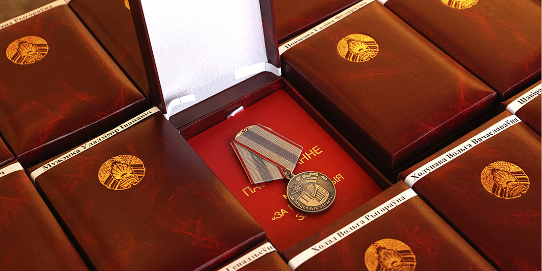 Представителям различных сфер вручены государственные награды