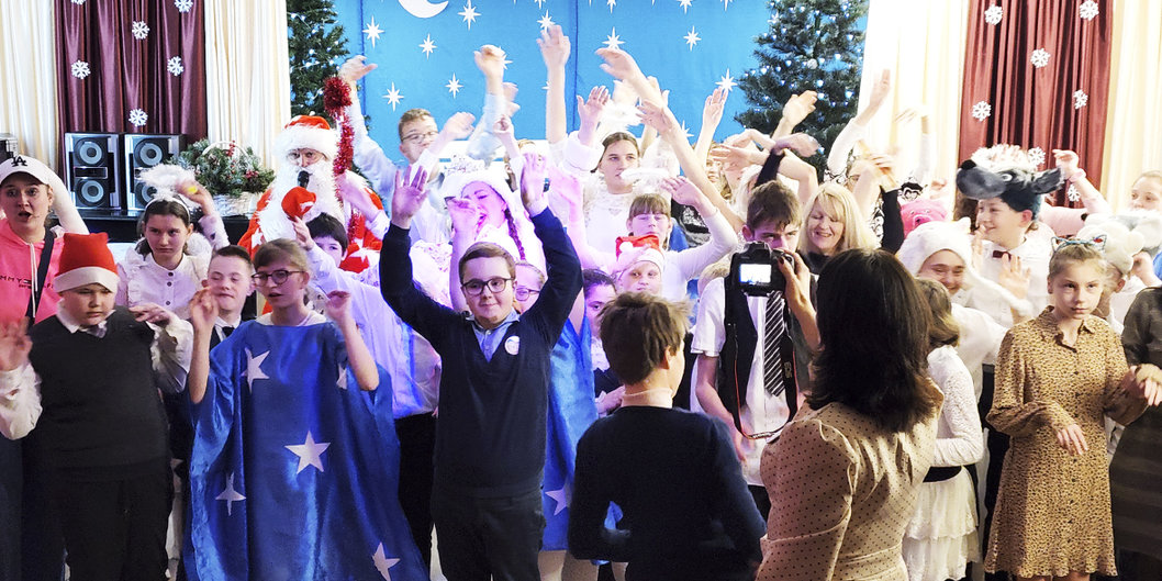 Концерн «Белнефтехим», нефтехимические организации и Белхимпрофсоюз поздравили с Новым годом юных подшефных