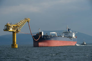 Безопасно ли использовать старые танкеры для транспортировки нефти? Спойлер: возраст перевозкам не помеха