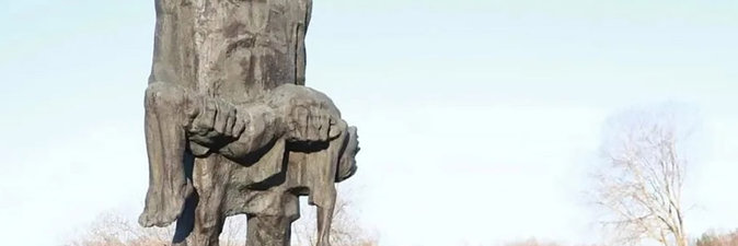 Представители концерна «Белнефтехим» посетили мемориальный комплекс «Хатынь»