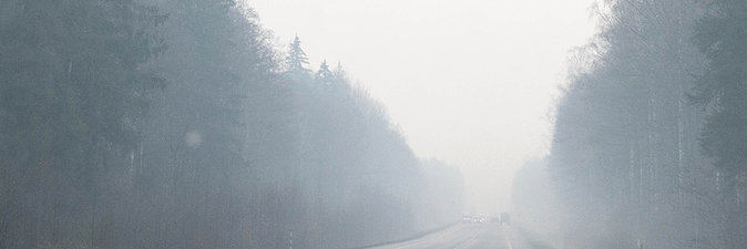 А дорога серою лентою вьется...