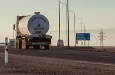 Казахстан на полгода продлил запрет на вывоз нефтепродуктов автотранспортом