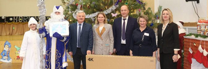 Представители концерна «Белнефтехим» посетили Рестянский дом-интернат