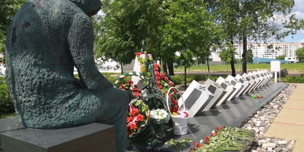 Сотрудники концерна «Белнефтехим» почтили память жертв Великой Отечественной войны