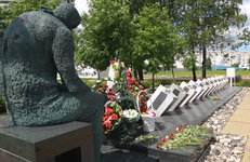 Сотрудники концерна «Белнефтехим» почтили память жертв Великой Отечественной войны