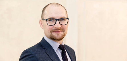  Подчеркнуть статусность экспонента, или слонов по факсу не продают