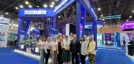 Посол Беларуси в Узбекистане Александр Огородников посетил стенд нефтехимических предприятий на выставке в Ташкенте