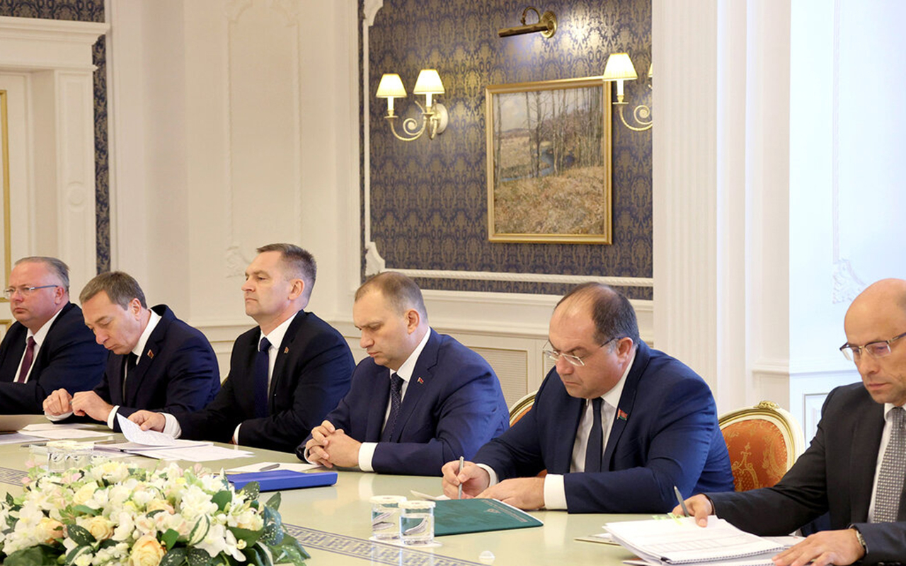 Александр Лукашенко провел совещание по вопросам экспорта белорусских товаров