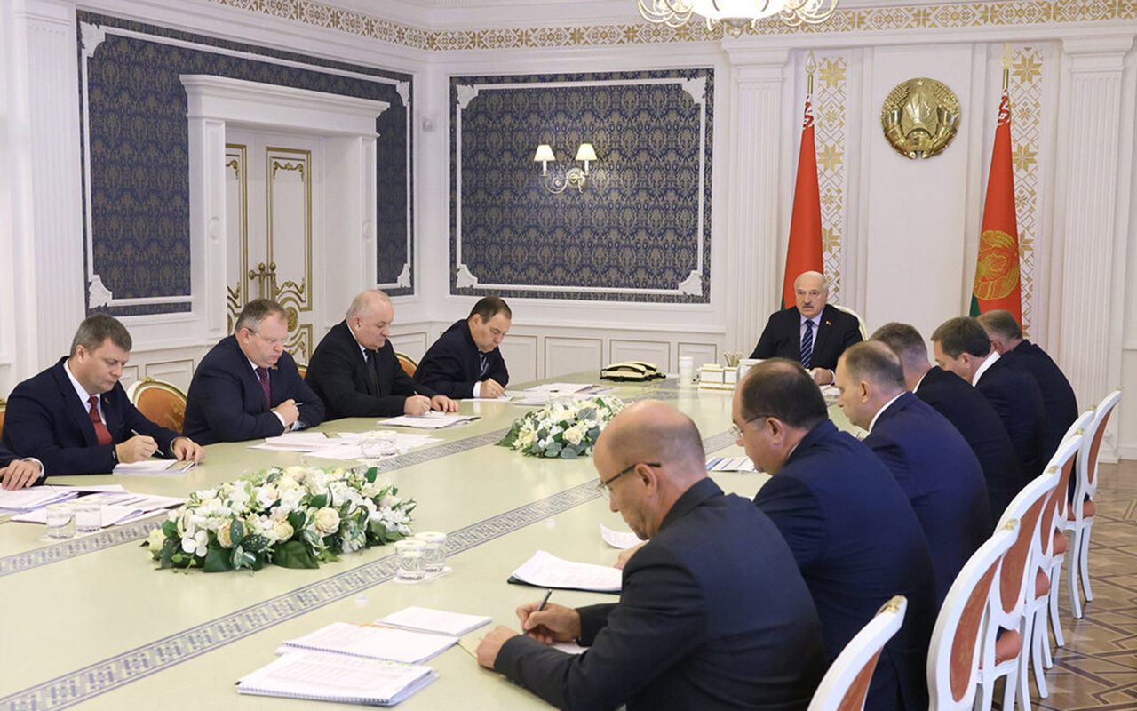 Александр Лукашенко провел совещание по вопросам экспорта белорусских товаров