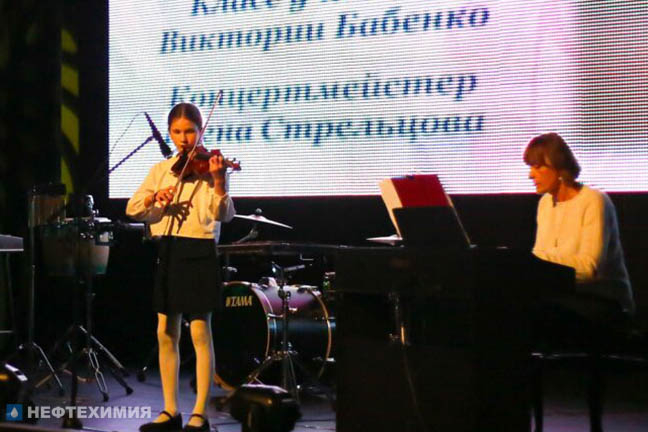 Семейная соната: дети работников «Полимира» и «Нафтана» подарили родителям душевный концерт 