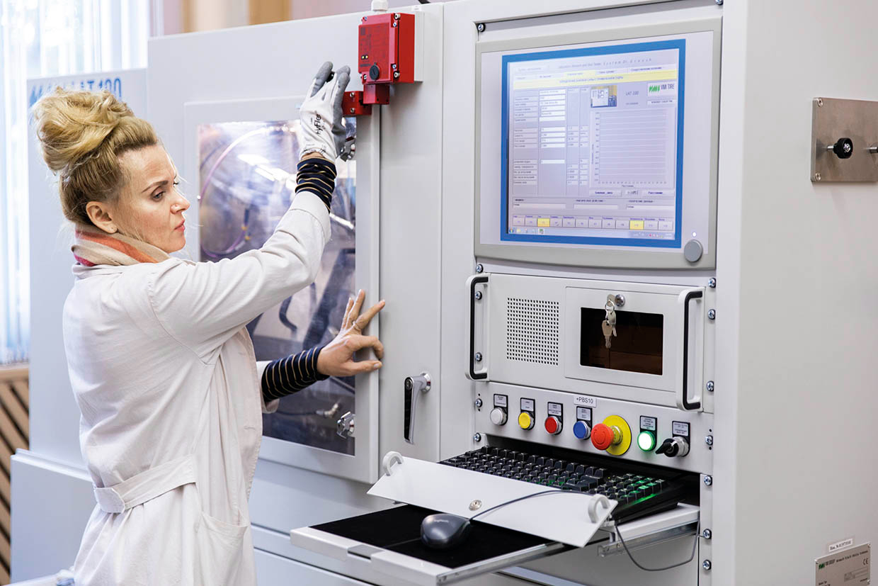 От работы коллектива центральной заводской лаборатории зависит качество продукции всех технологических заводов ОАО «Белшина»