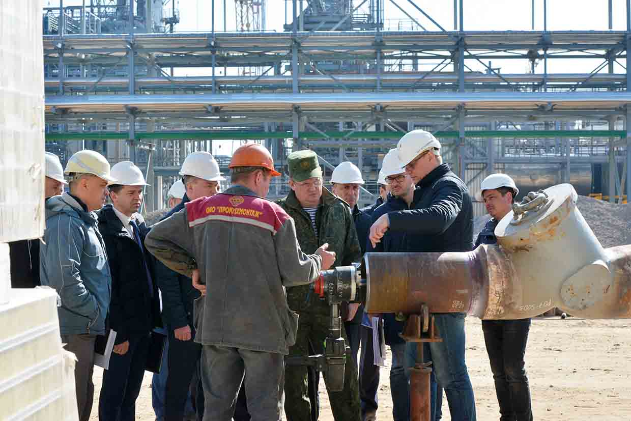Андрей Равков обсуждает с подрядчиками актуальные вопросы