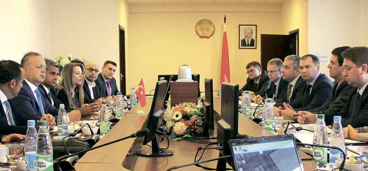 Виталий Павлов на встрече с делегацией турецкой Ассоциации производителей и экспортеров текстиля и готовой одежды (ITKIB) 29 сентября 2015 года