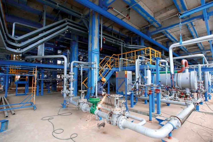 Установка первичной переработки нефти АТ-8 — проект программы инвестиционного развития «Нафтана», реконструкция, а по факту стройка с нулевой отметки. 