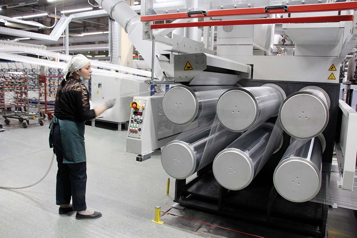В рамках проекта в цехе нетканых материалов завода искусственного волокна установлена дополнительная экструзионная линия фирмы Starlinger