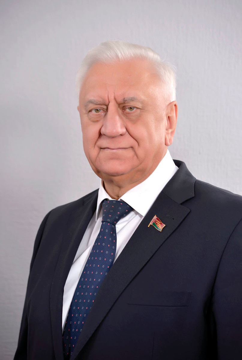 Председатель Совета Республики доктор экономических наук, профессор, член-корреспондент Национальной академии наук Беларуси Михаил Мясникович