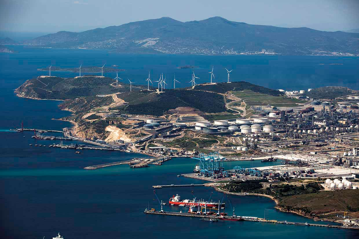 Промышленный кластер на полуострове Алиага в Турции: НПЗ STAR, нефтехимический комплекс Petkim и прилегающий к ним портовый терминал SOCAR