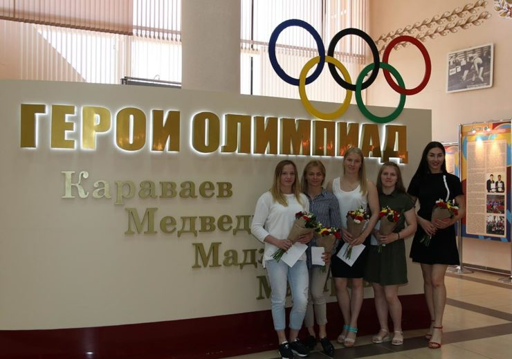 «Белорусская федерация борьбы» вручила благодарности спортсменам_ДЕВУШКИ