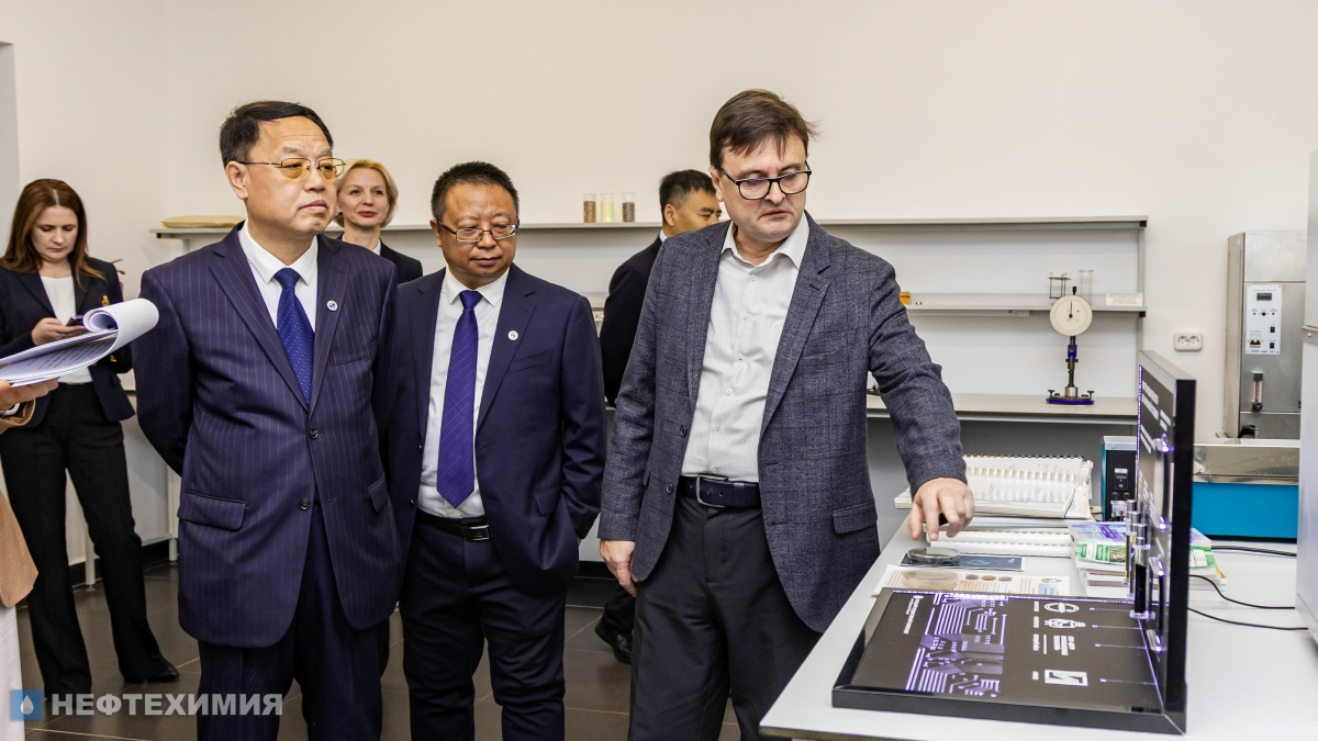 Полоцкий госуниверситет провел форсайт-сессию «Углеводородная энергетика» для коллег из Китая