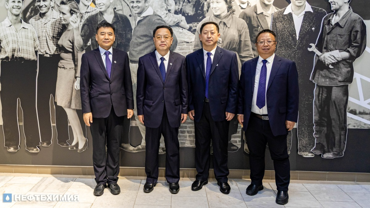 Полоцкий госуниверситет провел форсайт-сессию «Углеводородная энергетика» для коллег из Китая