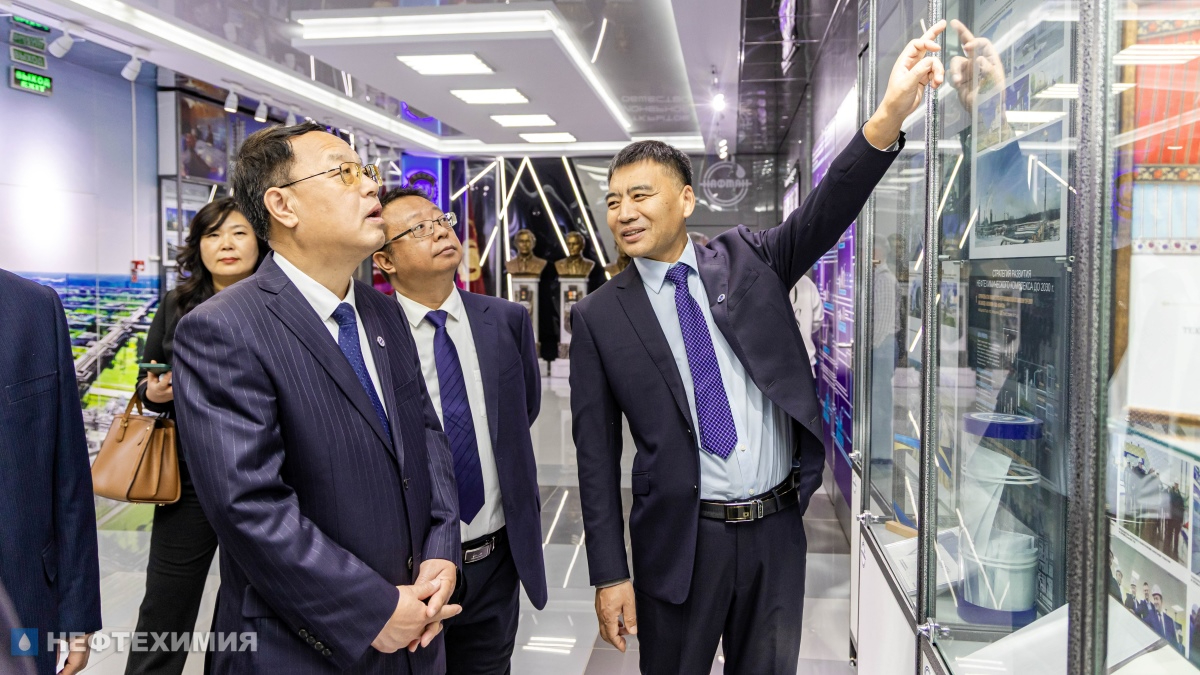 Полоцкий госуниверситет провел форсайт-сессию «Углеводородная энергетика» для коллег из Китая